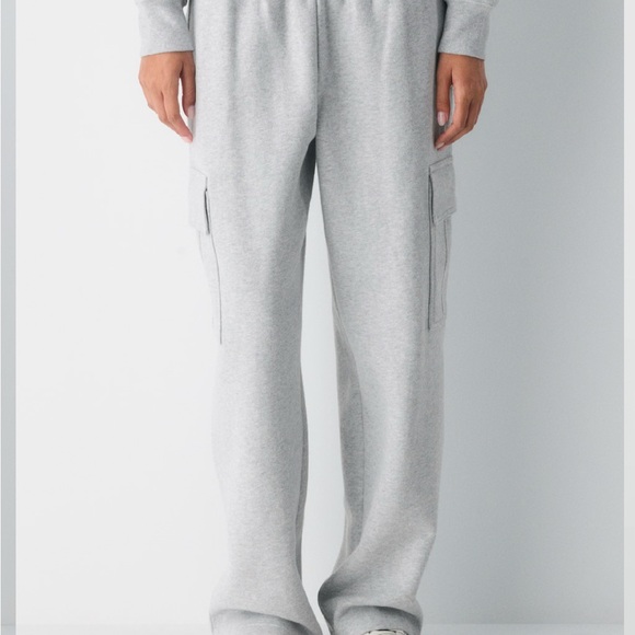 Aritzia Pants - NWT Aritzia mega cargo cozy fleece Heather Gray Cargo Joggers size small